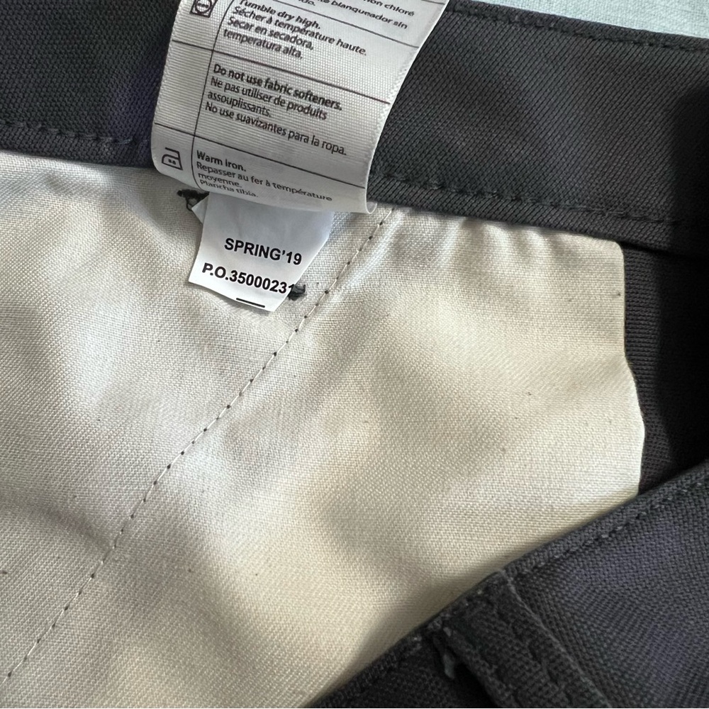 Carhartt Women’s Dark Gray Flat Front Shorts Size 14 - Picture 8 of 9